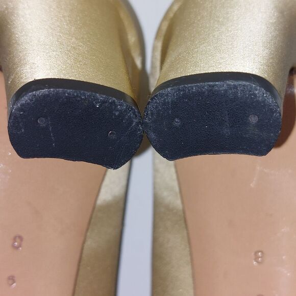 St. John Gold Satin Sequin Studded Toe Cap Heel Pumps Made in Italy Vintage SZ 8 - Picture 10 of 11